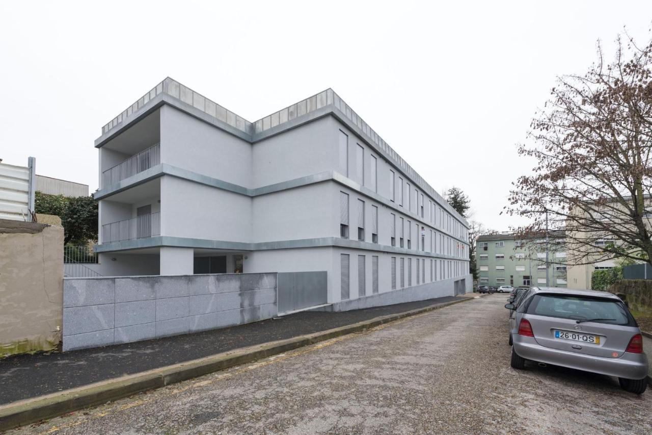 Lovelystay - Modern Loft With Gym & Free Parking Minutes Away From Cbd Apartament Porto