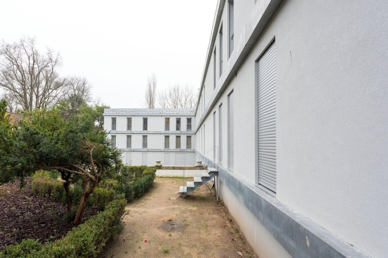 Lovelystay - Modern Loft With Gym & Free Parking Minutes Away From Cbd Apartament Porto